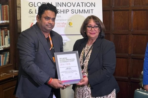 Rohit Jain receiving a certificate at the Global Innovation and Leadership Summit in London.